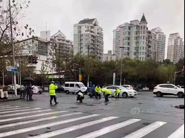 av久久久久久不卡软件(的av是什么)