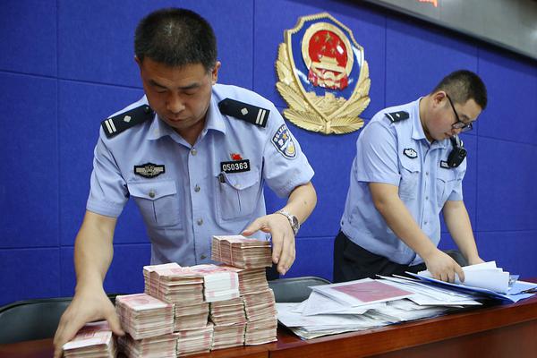 裸奔一区二区三区视频(裸奔联盟发表区)