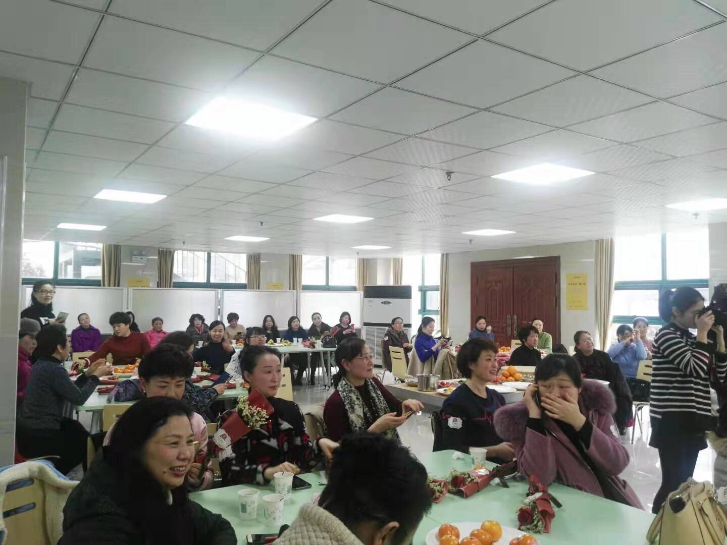 反差婊吃瓜黑料网站19